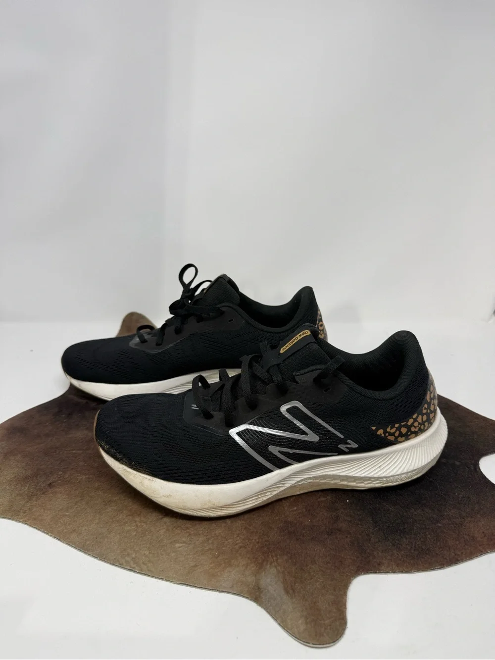 EUC New Balance Women's DynaSoft Pro Run V2 running shoes Sz 11 (GEFIOD)